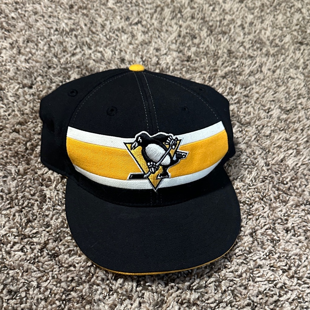 Mitchell & Ness Black and Yellow Hat